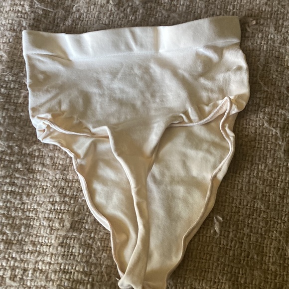 Skim’s - Picture 7 of 10